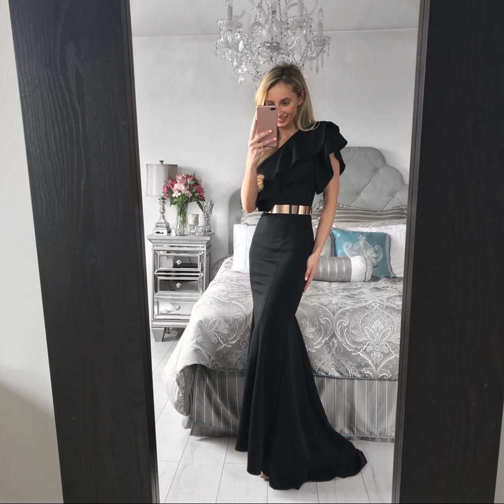 LAST ONE!! Black One Shoulder Ruffles Dress - Picture 5 of 8